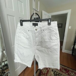 M37 - White Premise Jeans Shorts, Frayed Hem, 10